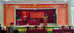 Đồng chí Nguyễn Khắc An, Bí thư Chi bộ - Hiệu trưởng phát biểu tại Hội nghị